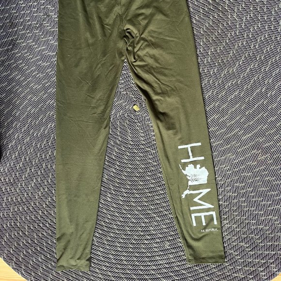 Alaska Republic "HOME" Leggings - Picture 1 of 3